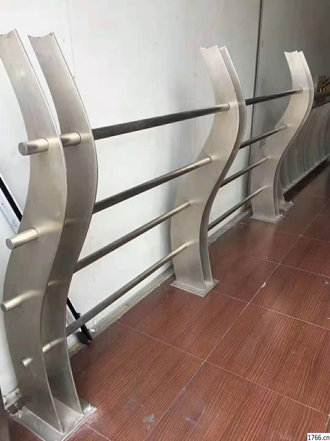 郑州不锈钢护栏立柱,郑州不锈钢护栏加工厂