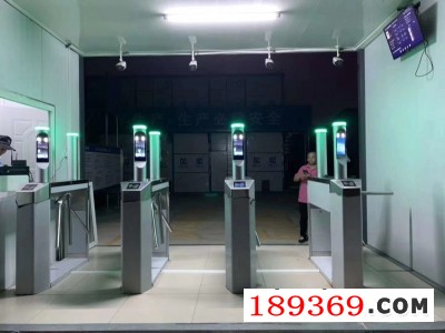 人脸识别通道闸图2