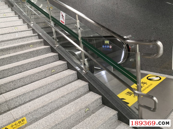 车站护栏