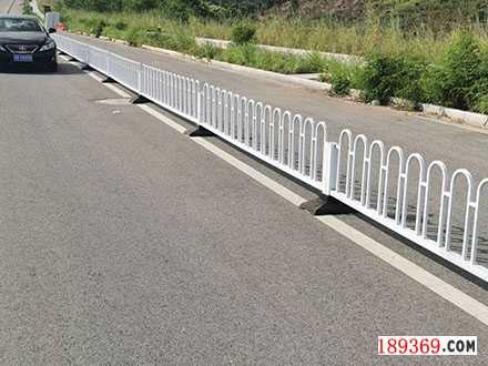 道路护栏生产厂家