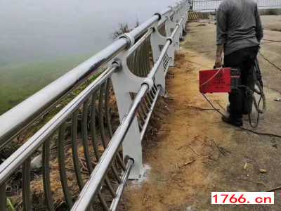 桥梁护栏_价格合理_结实耐用_加工定制 郑州楼梯护栏厂图2