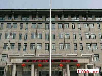 电动旗杆安装，郑州同创旗杆厂家图2