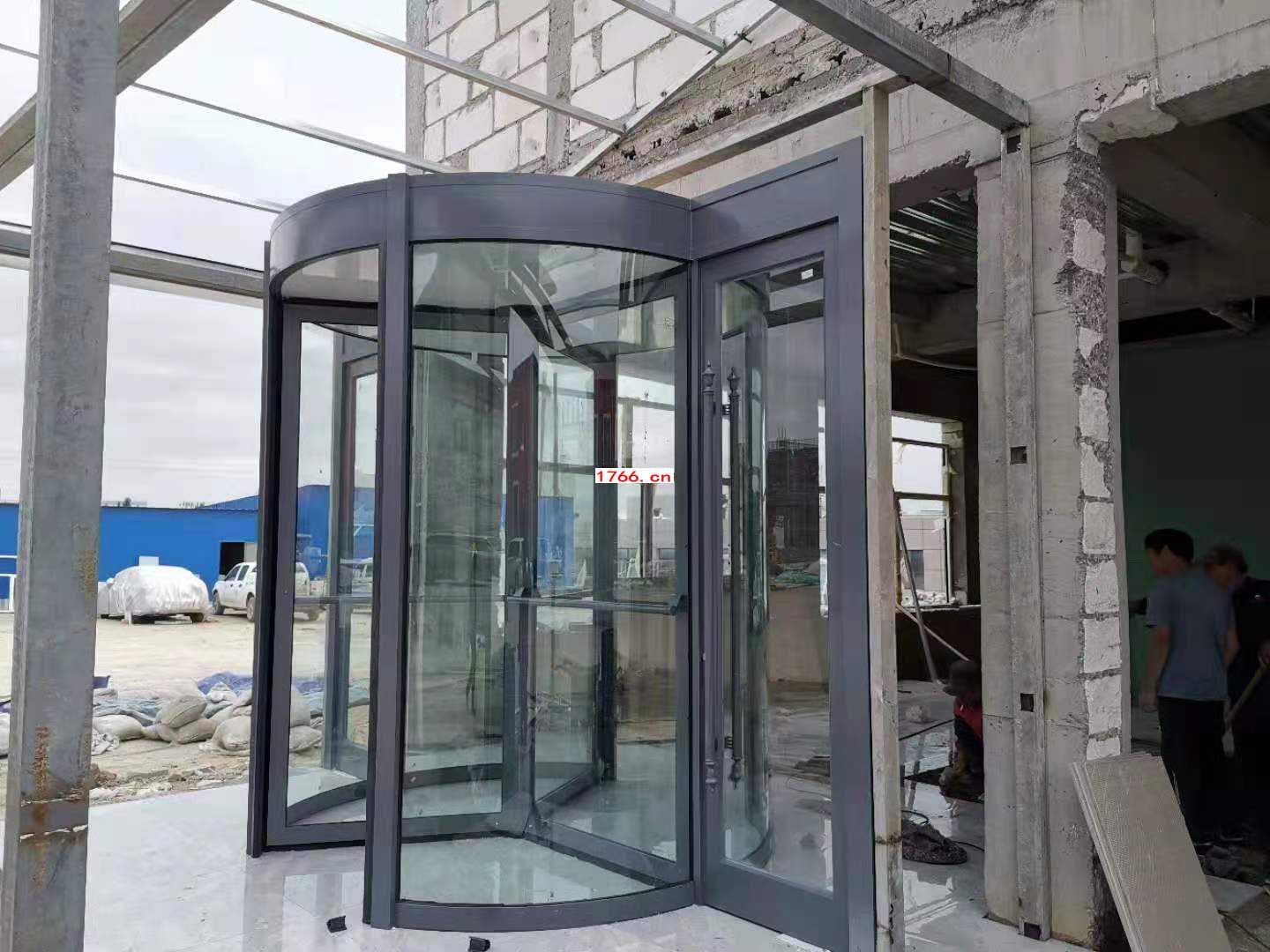 三翼旋转门