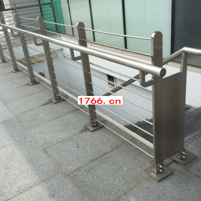 郑州地铁不锈钢护栏安装图2