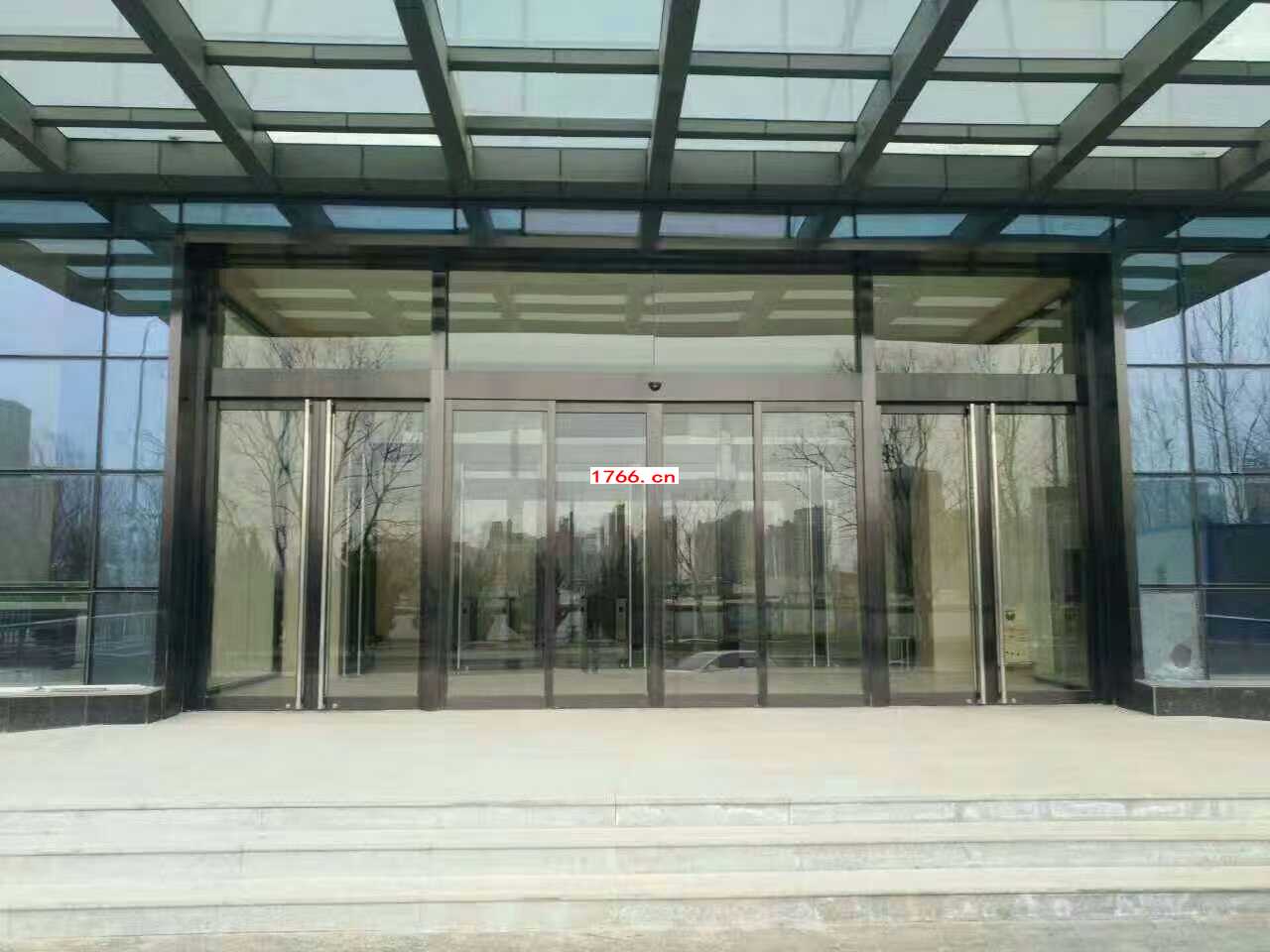 黑钛金拉丝自动感应门图片