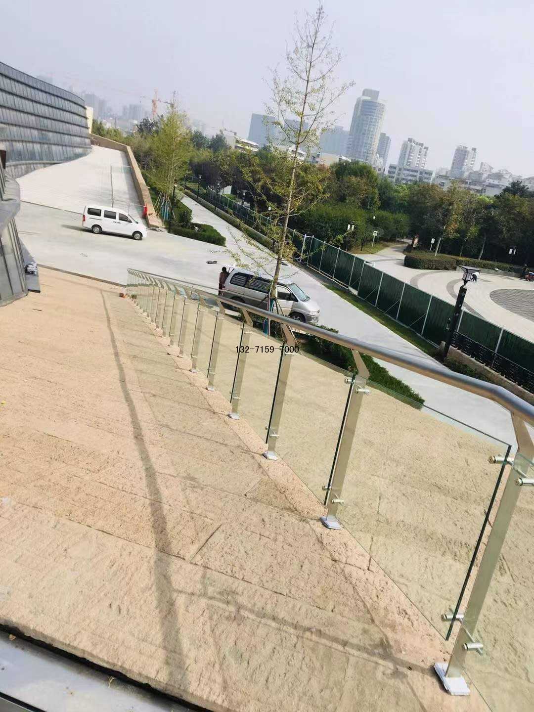 玻璃护栏