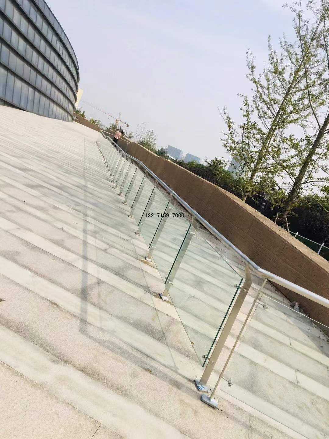 郑州钢化玻璃护栏