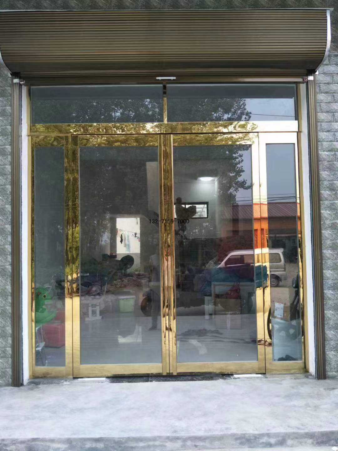 郑州黄钛金地弹簧门