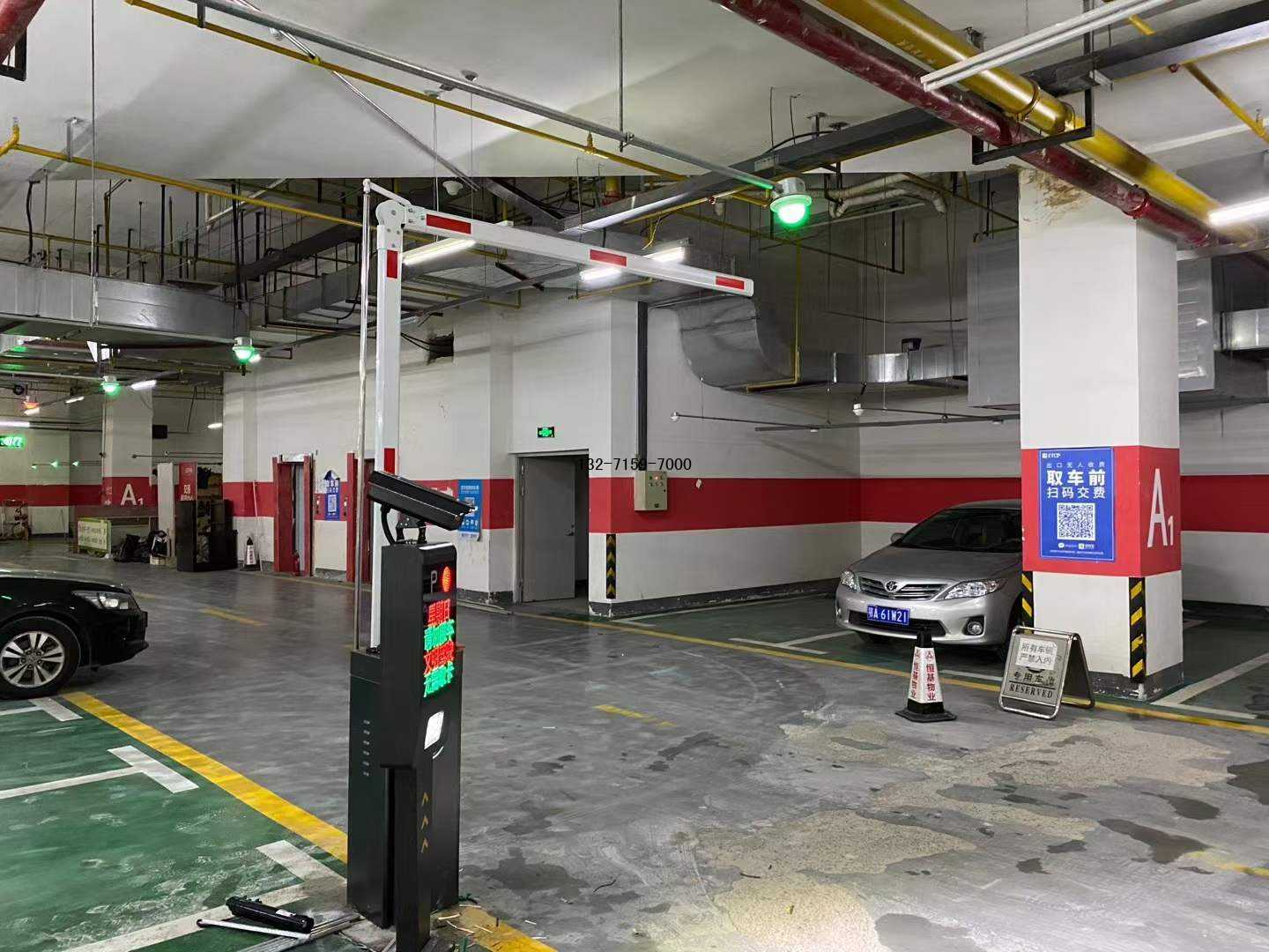 地下室折叠道闸车牌识别