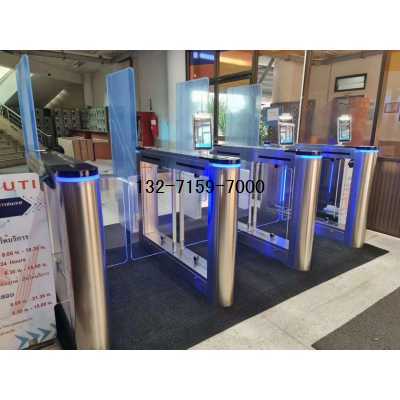 测温人脸通道闸，郑州人行通道闸安装，高温报警，安装使用效果图2