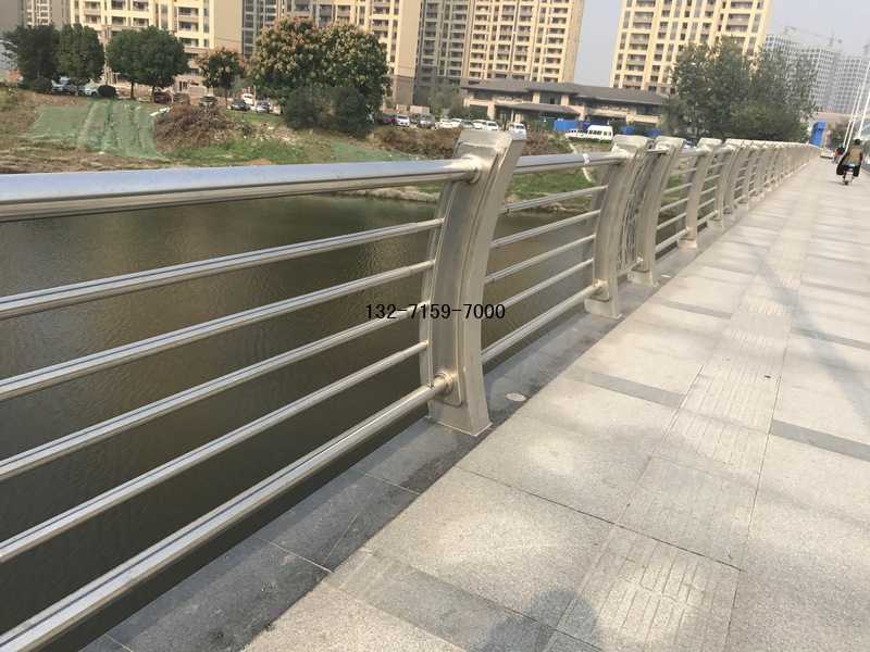 郑州桥梁防撞护栏 郑州桥梁防撞护栏