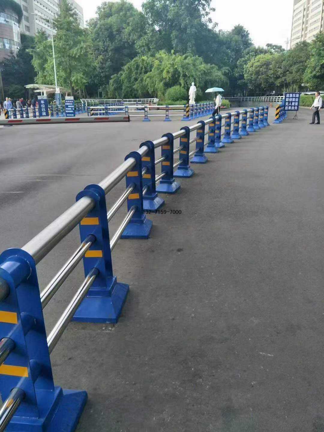 道路护栏图片