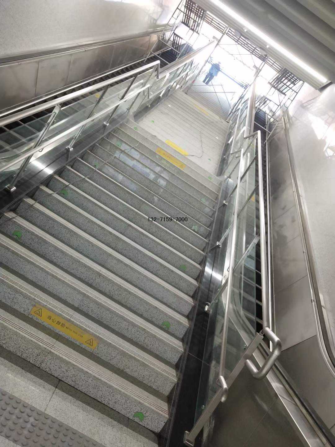 郑州地铁站护栏