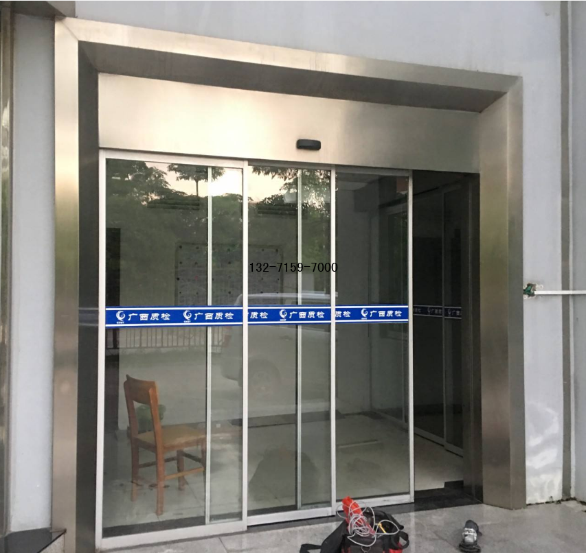 3重叠自动门