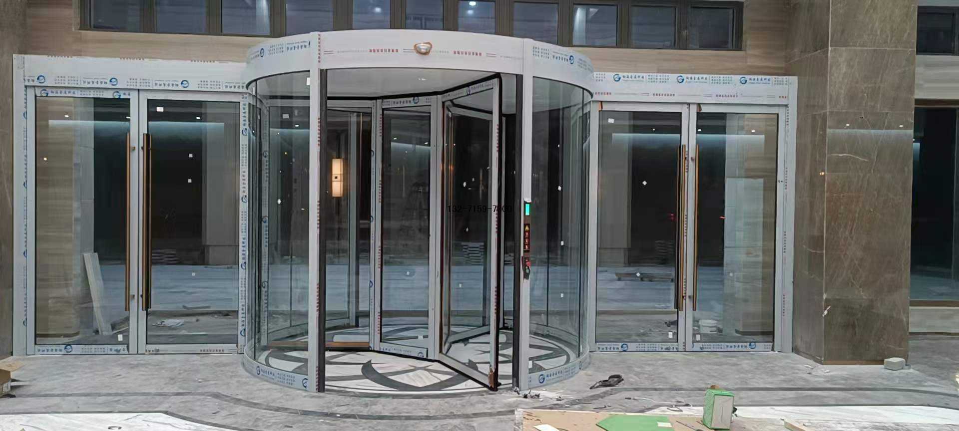 三翼展箱旋转门
