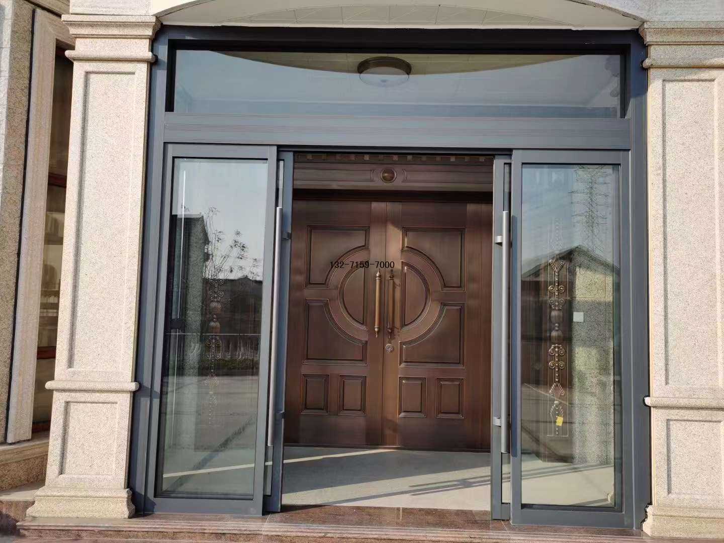 郑州灰砂纹手动感应门安装好的效果