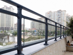郑州阳台玻璃护栏施工