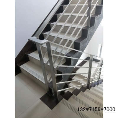 不锈钢矩形方管楼梯护栏