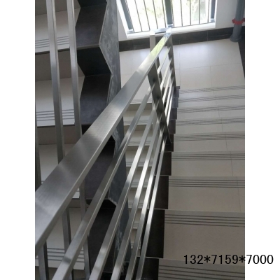 不锈钢矩形方管楼梯护栏图2