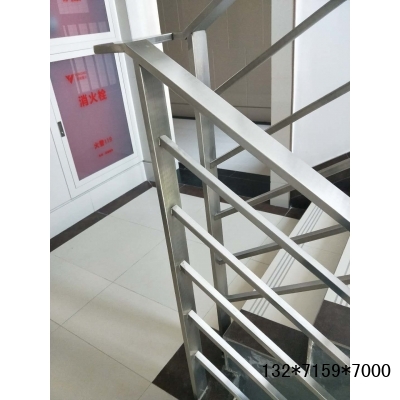 不锈钢矩形方管楼梯护栏图3