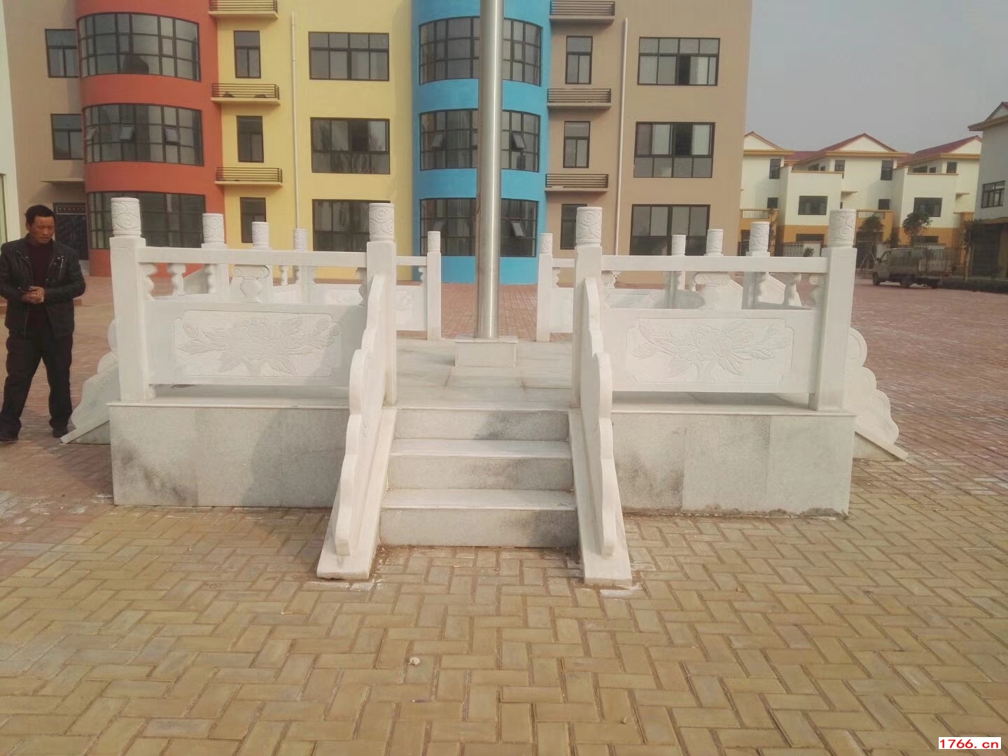 汉白玉旗台