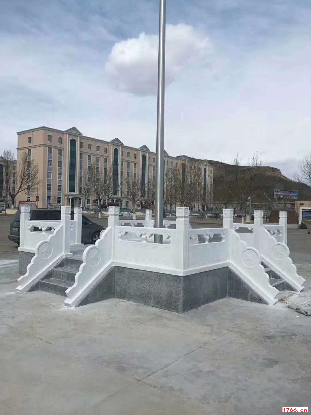 汉白玉旗台
