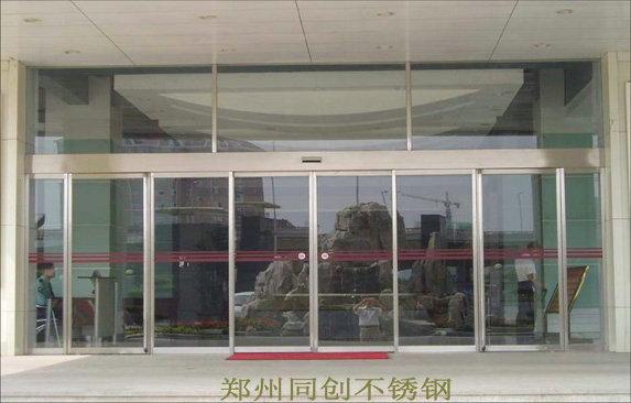 玻璃自动门现场图集：有框、无框与多扇平移门怎样看配置现场图 3