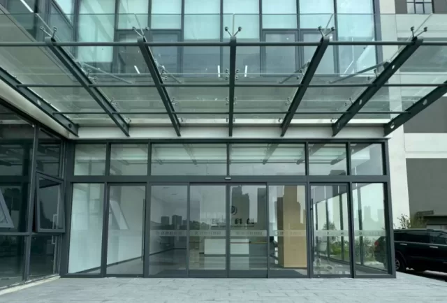 郑州自动感应门安装厂家车间与安装现场