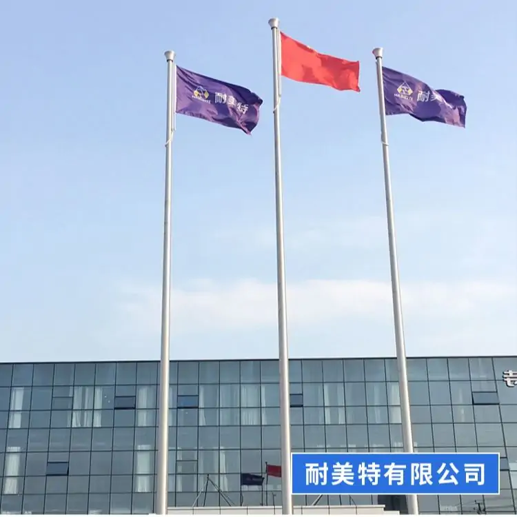 耐美特有限公司 三根不锈钢锥形旗杆 白天效果
