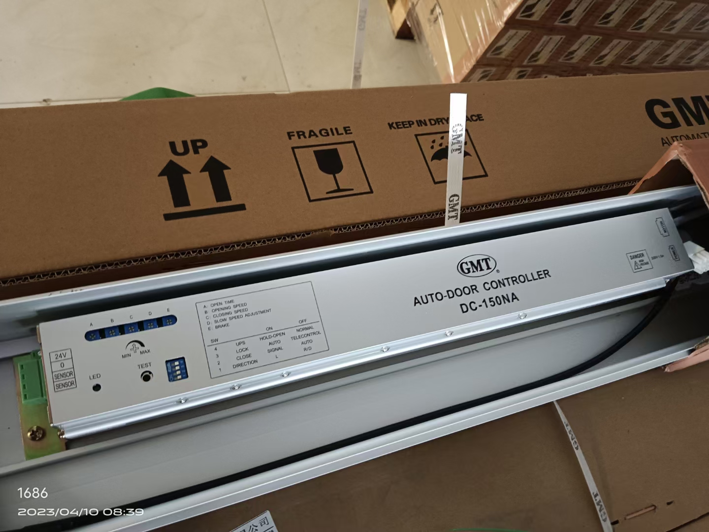 GMT自动门控制器特写